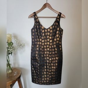 FAIRWEATHER Retro Black and Gold circle pattern mini dress V-neck. Zip up.